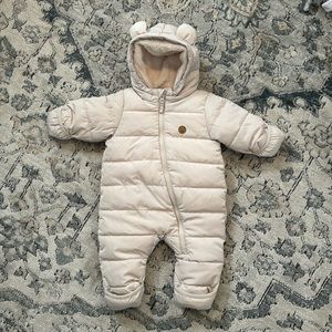 Snowsuit size 6M, worn once!